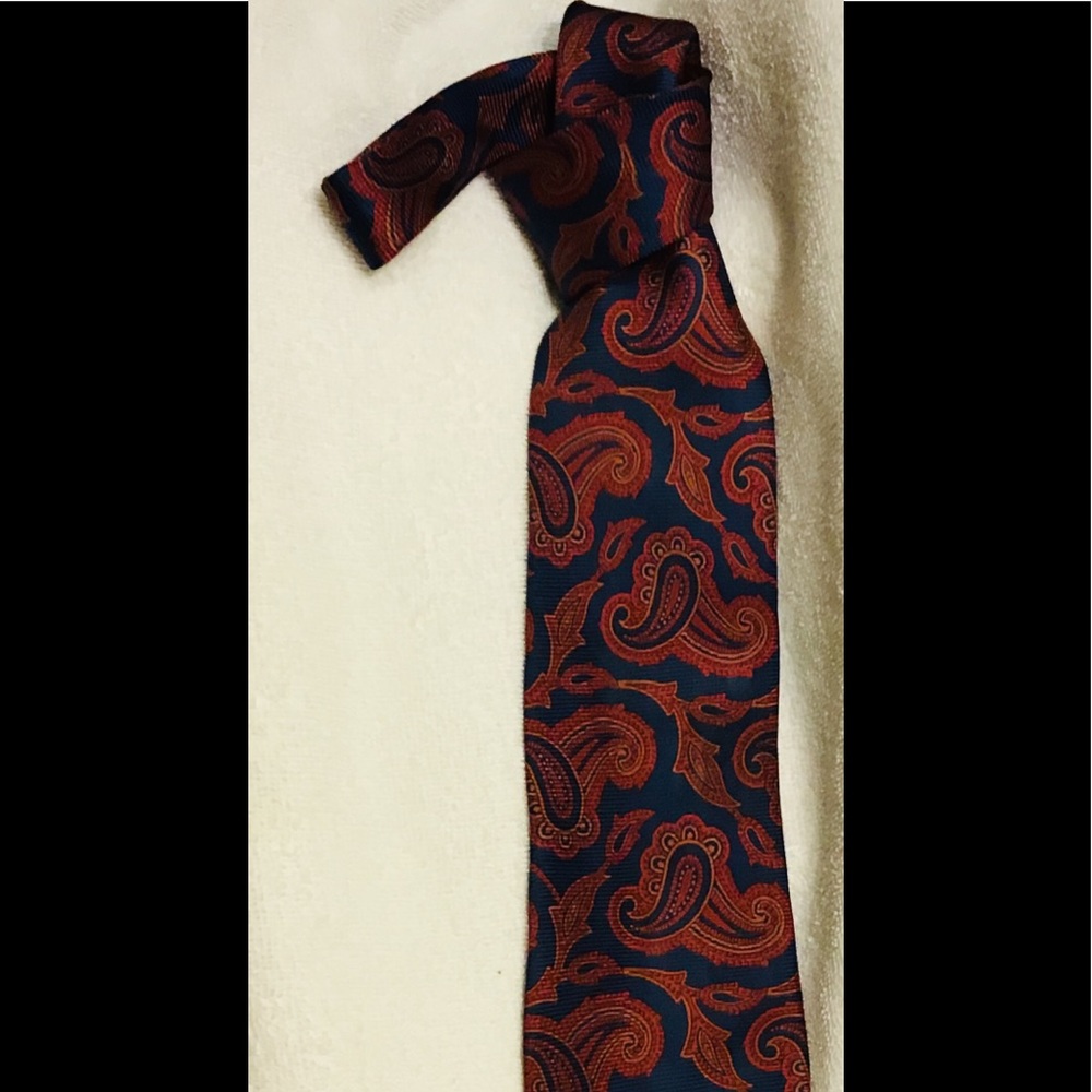 “BARNEY’S NEW YORK” Handmade SILK tie from Italy.